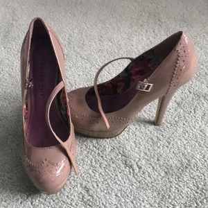 Tan lightly worn heels!